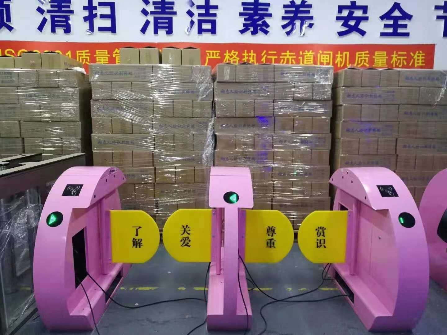 幼兒園人臉識別無感考勤機(jī)